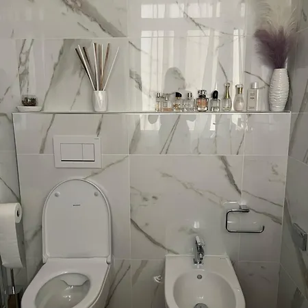 Yellow בית הארחה